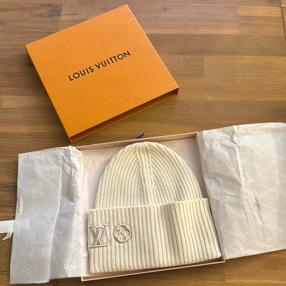 NEW Louis Vuitton beanie unisex white